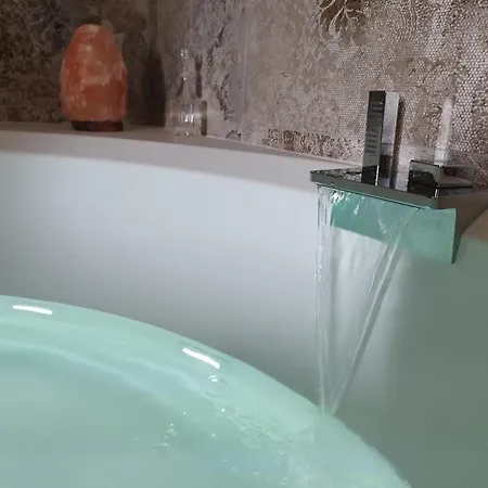 Antica Roccia A Con Idromassaggio Holiday home *