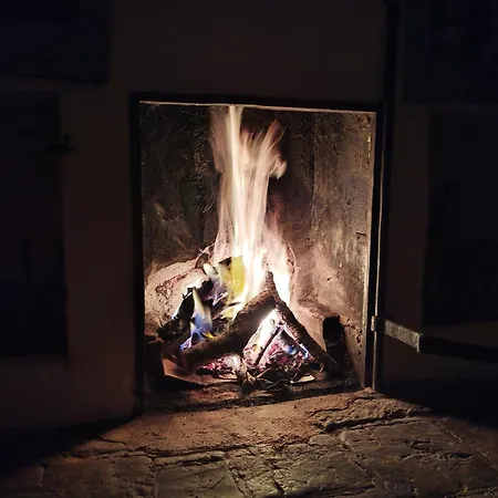 Antica Roccia A Con Idromassaggio Holiday home Calascio