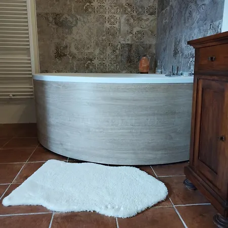 Antica Roccia A Con Idromassaggio