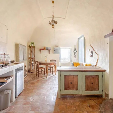 Holiday home Antica Roccia A Calascio Con Idromassaggio