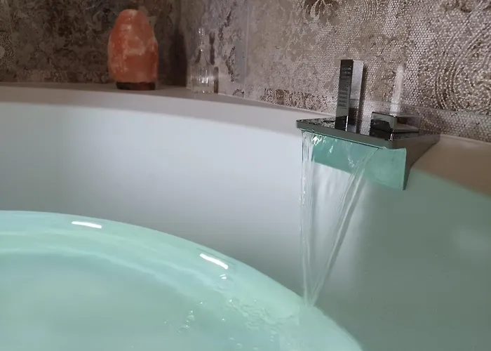 Antica Roccia A Con Idromassaggio Hébergement de vacances *