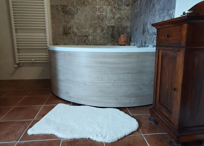 Antica Roccia A Con Idromassaggio