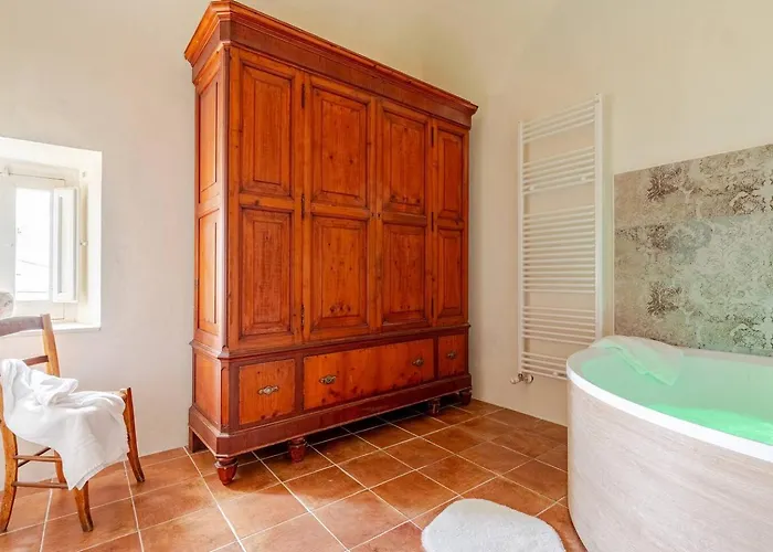 Antica Roccia A Con Idromassaggio Casa vacanze Calascio